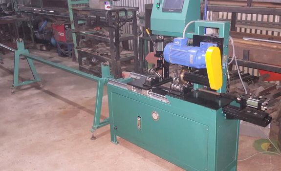 Máy cắt ống tự động